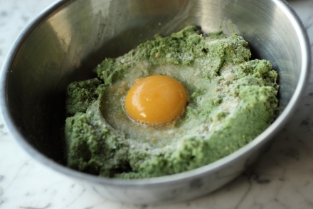 Preparazione Tortelli ripieni di coniglio e spinaci - Fase 1 Preparazione Tortelli ripieni di coniglio e spinaci - Fase 1