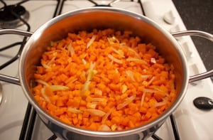 Preparazione Zuppa di zucca ai funghi porcini, castagne e pancetta croccante - Fase 1
