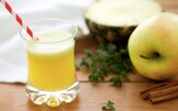 Centrifugato di ananas, mela e sedano