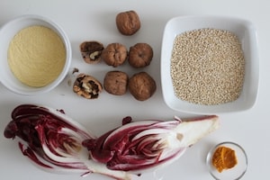 Preparazione Polpette di quinoa alla curcuma con radicchio e noci - Fase 1