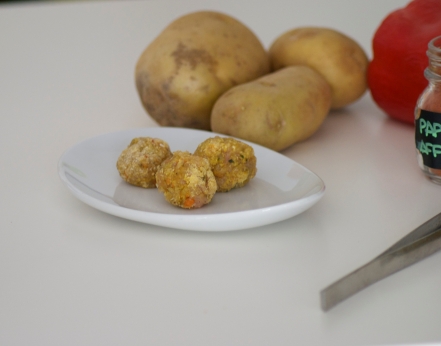 Preparazione Polpette con patate alla paprika  - Fase 2 Preparazione Polpette con patate alla paprika  - Fase 2