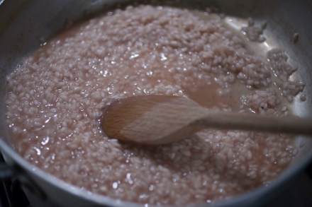 Preparazione Risotto al Lambrusco di Sorbara, radicchio rosso e mandorle - Fase 3 Preparazione Risotto al Lambrusco di Sorbara, radicchio rosso e mandorle - Fase 3