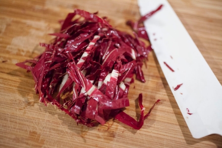 Preparazione Risotto al Lambrusco di Sorbara, radicchio rosso e mandorle - Fase 6 Preparazione Risotto al Lambrusco di Sorbara, radicchio rosso e mandorle - Fase 6