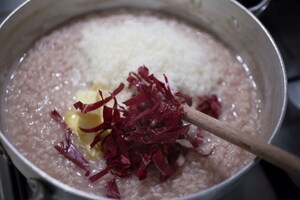 Preparazione Risotto al Lambrusco di Sorbara, radicchio rosso e mandorle - Fase 8