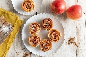 Preparazione Rose di pasta sfoglia e mele alla cannella - Fase 6