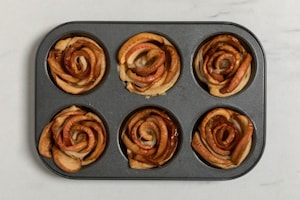 Preparazione Rose di pasta sfoglia e mele alla cannella - Fase 5