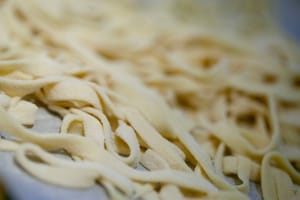 Preparazione Tagliatelle di sola acqua e farina - Fase 2