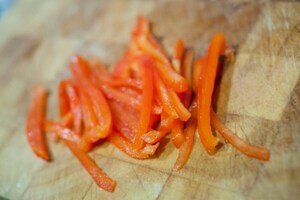 Preparazione Timpano di tagliatelle, peperoni e acciughe - Fase 3