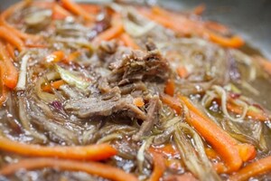 Preparazione Timpano di tagliatelle, peperoni e acciughe - Fase 4