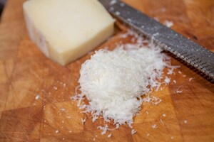 Preparazione Timpano di tagliatelle, peperoni e acciughe - Fase 5