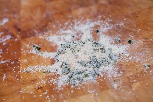 Preparazione Timpano di tagliatelle, peperoni e acciughe - Fase 5