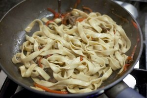 Preparazione Timpano di tagliatelle, peperoni e acciughe - Fase 7