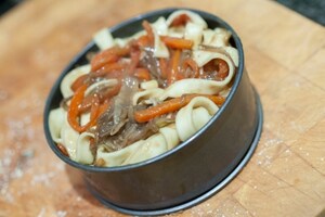 Preparazione Timpano di tagliatelle, peperoni e acciughe - Fase 8
