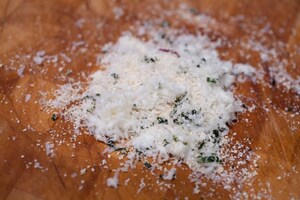 Preparazione Timpano di tagliatelle, peperoni e acciughe - Fase 9