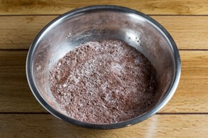 Preparazione Torta al cacao con crema di caffè - Fase 1