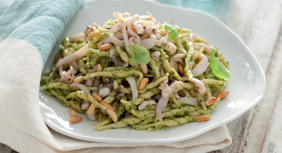 Trofie con le seppie al pesto di basilico ricetta