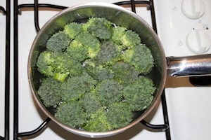 Preparazione Zuppa di broccoli e cicoria allo zenzero - Fase 2