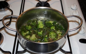 Preparazione Zuppa di broccoli e cicoria allo zenzero - Fase 3