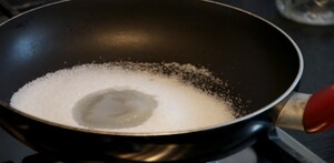 Preparazione Bicchierini di cioccolato al caramello salato - Fase 1