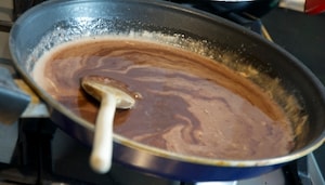 Preparazione Bicchierini di cioccolato al caramello salato - Fase 2
