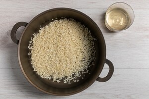 Preparazione Risotto con carciofi fritti - Fase 4