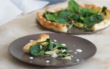 Torta salata con cipollotto, spinaci e gorgonzola