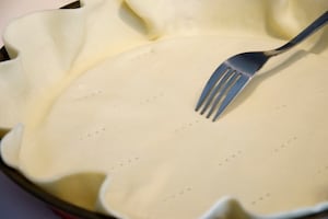 Preparazione Torta salata con cipollotto, spinaci e gorgonzola - Fase 1