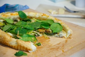 Preparazione Torta salata con cipollotto, spinaci e gorgonzola - Fase 3