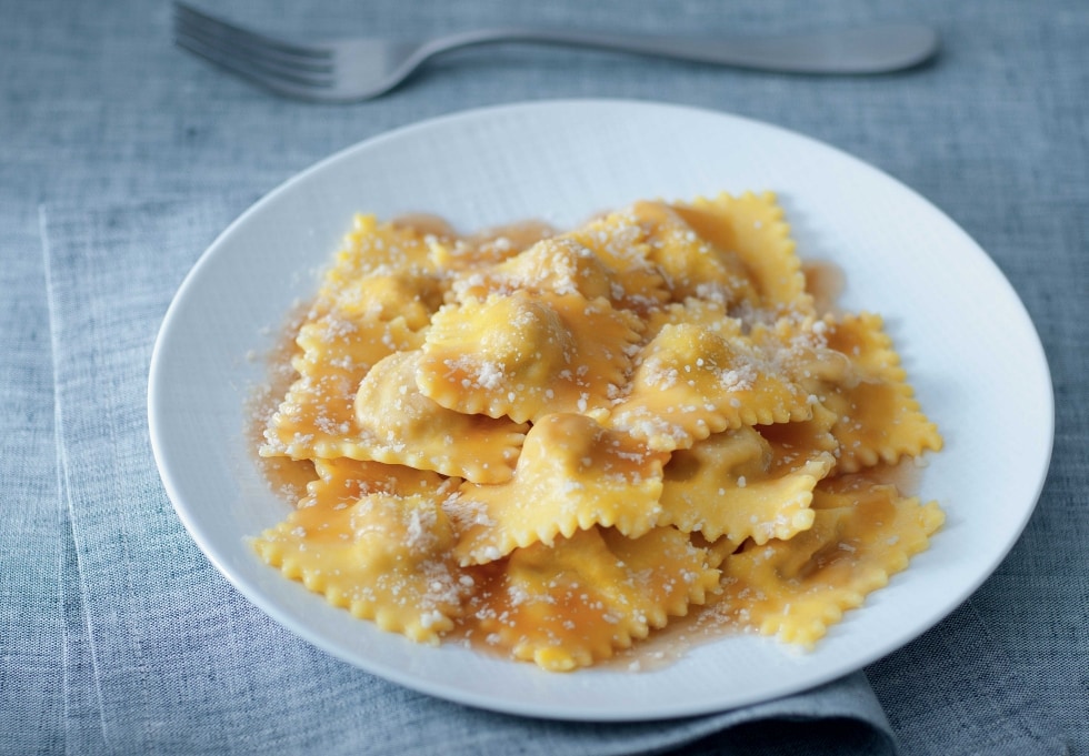 Agnolotti di spinaci e brasato ricetta