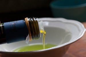 Preparazione Battuta di manzo con olio al sedano e uovo di quaglia - Fase 2