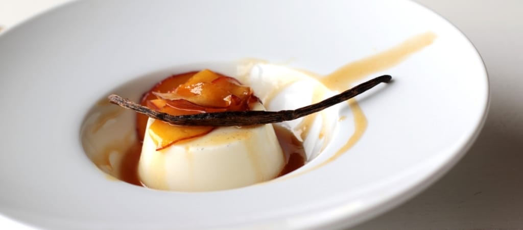 Ricetta Budino Alla Vaniglia Con Pesche Caramellate Cucchiaio D Argento