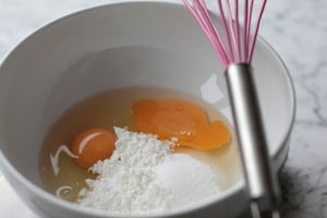 Preparazione Budino alla vaniglia con pesche caramellate - Fase 1
