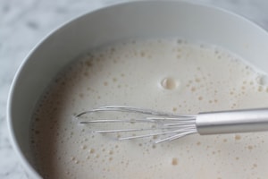 Preparazione Budino alla vaniglia con pesche caramellate - Fase 2