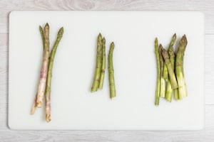 Preparazione Calamarata con gamberi al passito e asparagi  - Fase 1