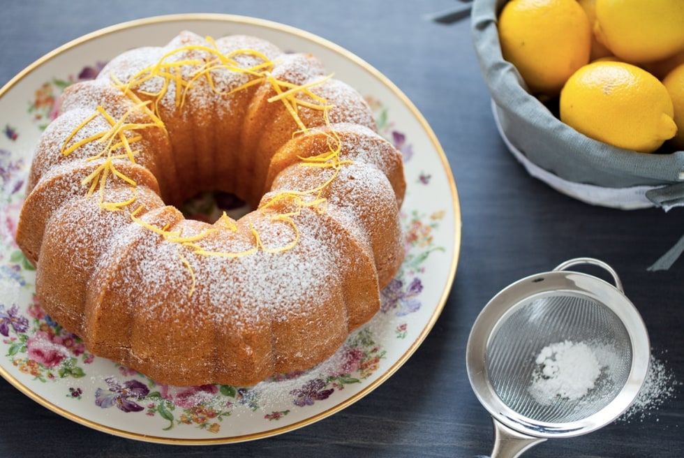 Ciambellone al latte condensato caldo e limone ricetta