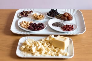 Preparazione Cioccolatini alla frutta secca - Fase 1