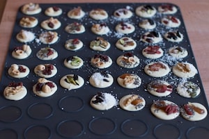 Preparazione Cioccolatini alla frutta secca - Fase 3