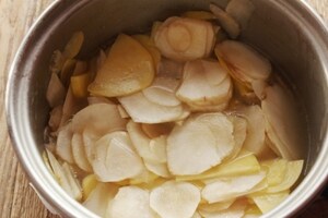 Preparazione Crema di topinambur con olio alle erbe - Fase 1