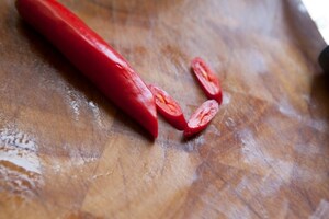 Preparazione Filetti di branzino con spinaci piccanti - Fase 2