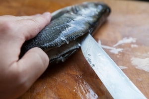 Preparazione Filetti di branzino con spinaci piccanti - Fase 4