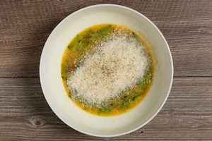 Preparazione Frittata con porri e acciughe - Fase 3