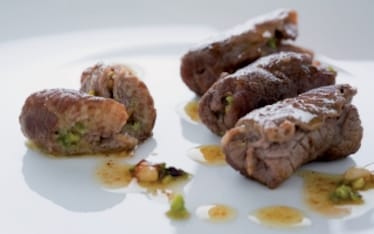 Involtini di manzo ai pistacchi e pinoli