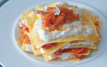 Lasagnette con peperoni, bottarga di tonno e burrata 