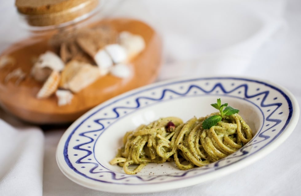 Linguine al pesto di menta e pistacchi ricetta