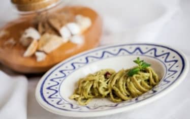 Linguine al pesto di menta e pistacchi