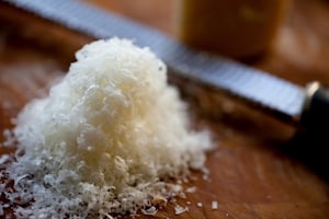 Preparazione Linguine al pesto di menta e pistacchi - Fase 2