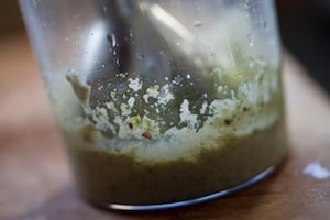 Preparazione Linguine al pesto di menta e pistacchi - Fase 3