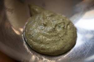 Preparazione Linguine al pesto di menta e pistacchi - Fase 4