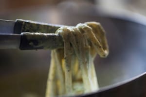 Preparazione Linguine al pesto di menta e pistacchi - Fase 4