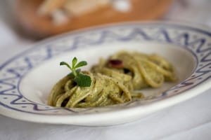 Preparazione Linguine al pesto di menta e pistacchi - Fase 5